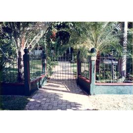 Fence restoration, 30 Roberts Street, Hermit Park, Townsville: 1996 residential grants / Townsville City Council