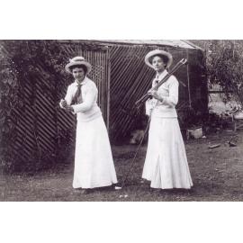 Myra Rendle (left) golfing with Buttercup Bucanan, Townsville, September 1905