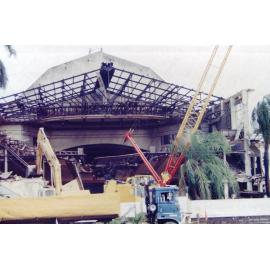 Demolition of the Wintergarden Theatre, Sturt Street, Townsville, 8 March 1991