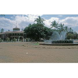 View of ANZAC Park showing the Centenary fountain and the Customs House, Townsville, October 1985