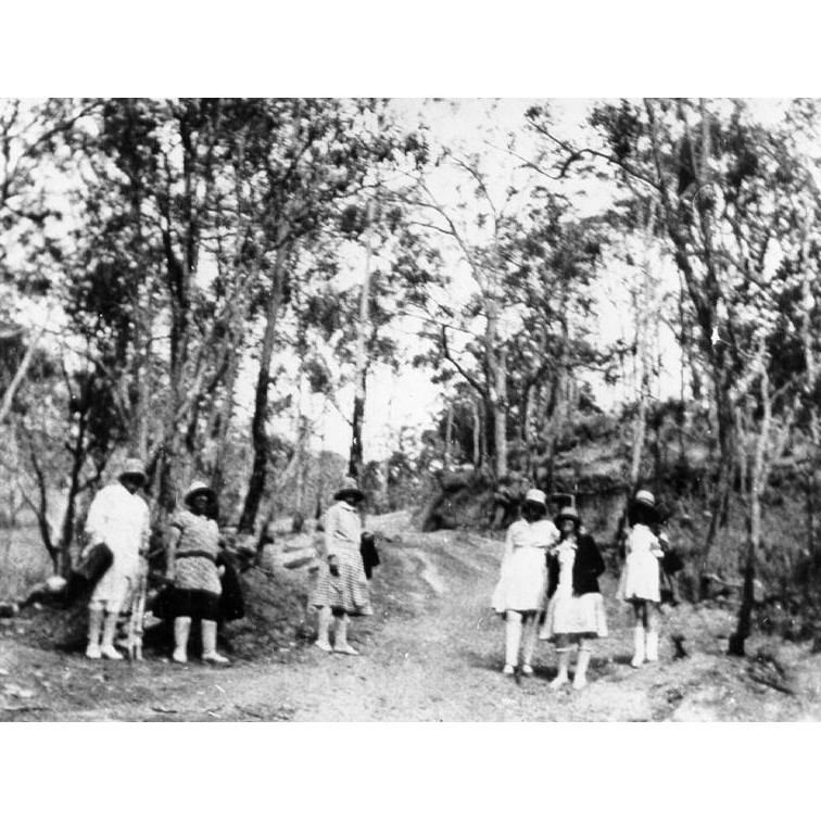 Ladies at the bottom of Hervey's Range, Thuringowa, ca 1929