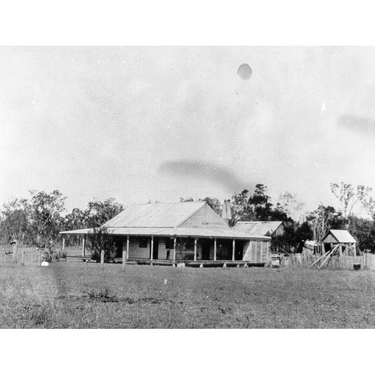 Eureka Hotel, at the top of Hervey's Range, ca 1930