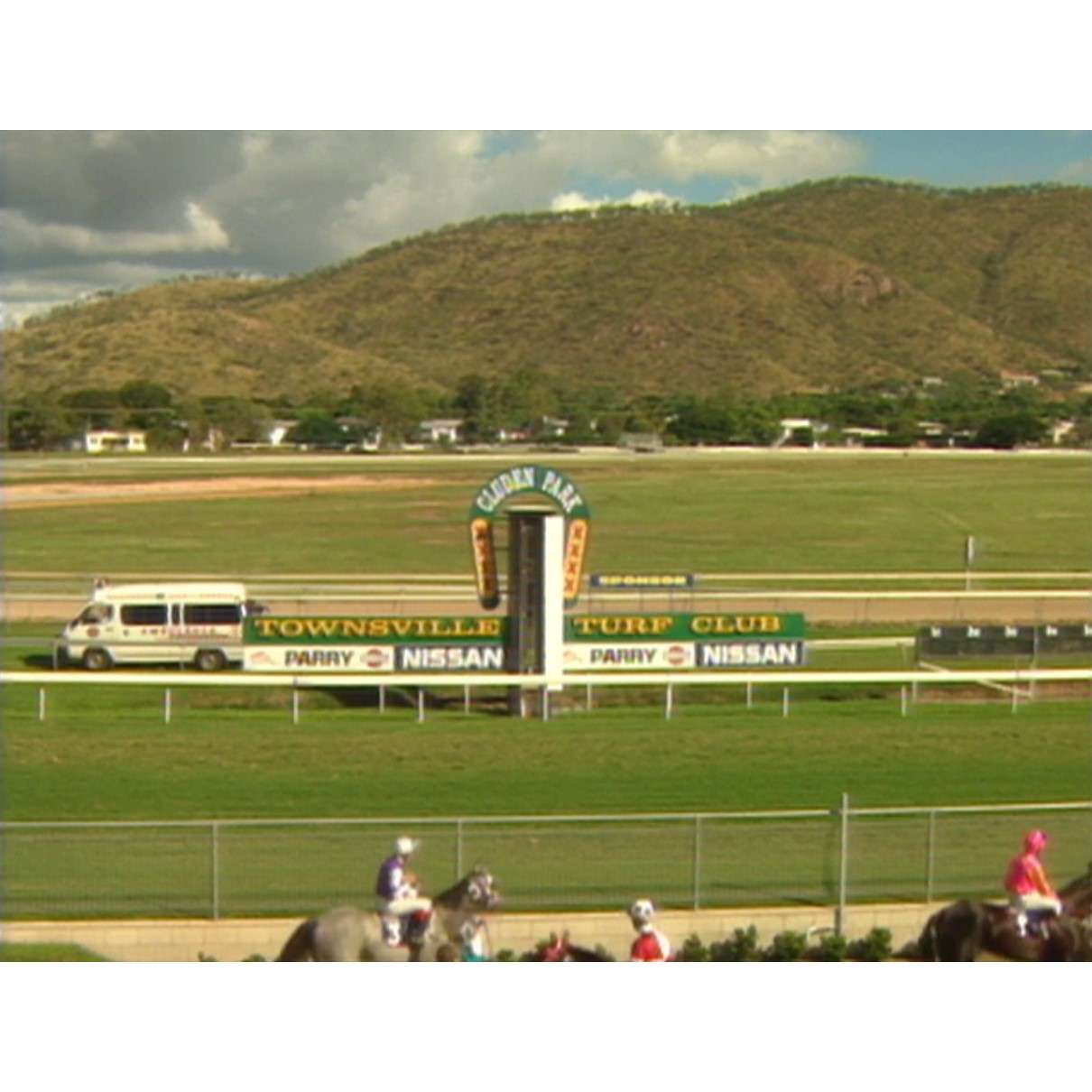 Mixed footage – Blackhawk Memorial, Townsville Rotary, Parry Nissan horse race