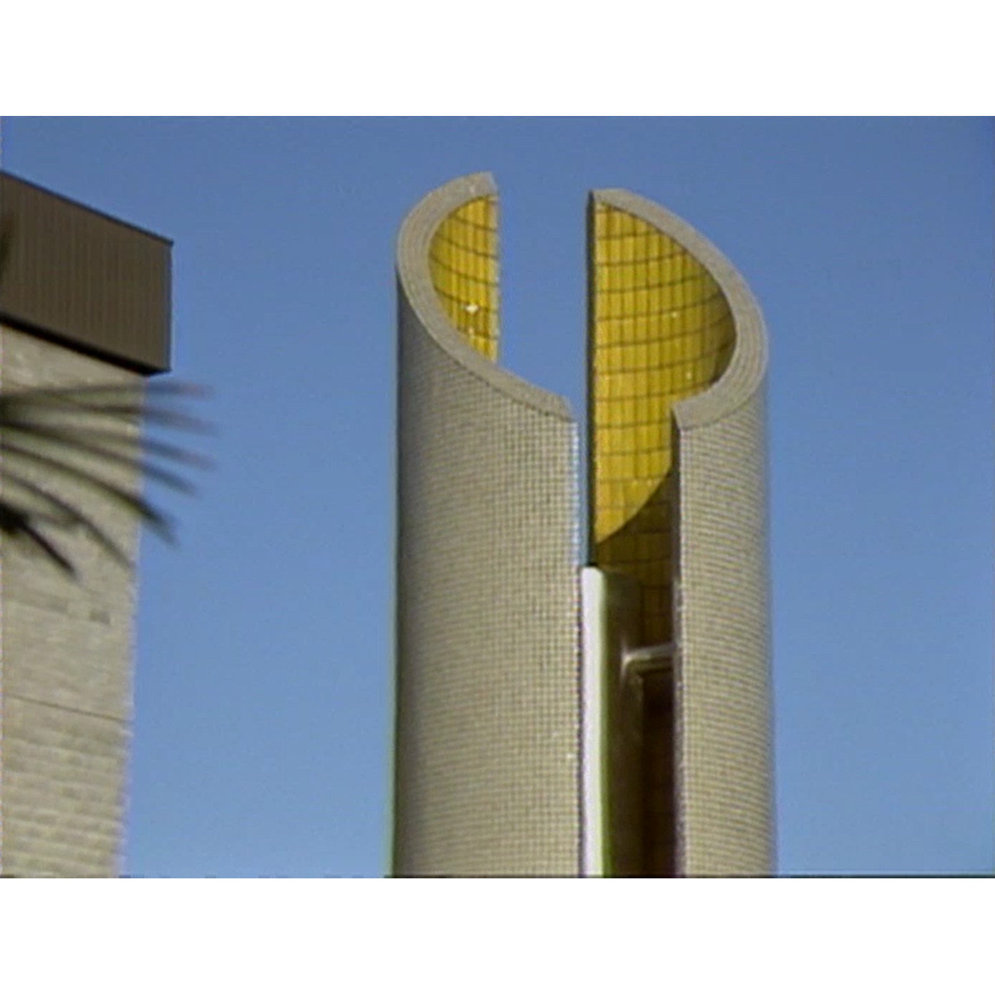 Cairns monuments