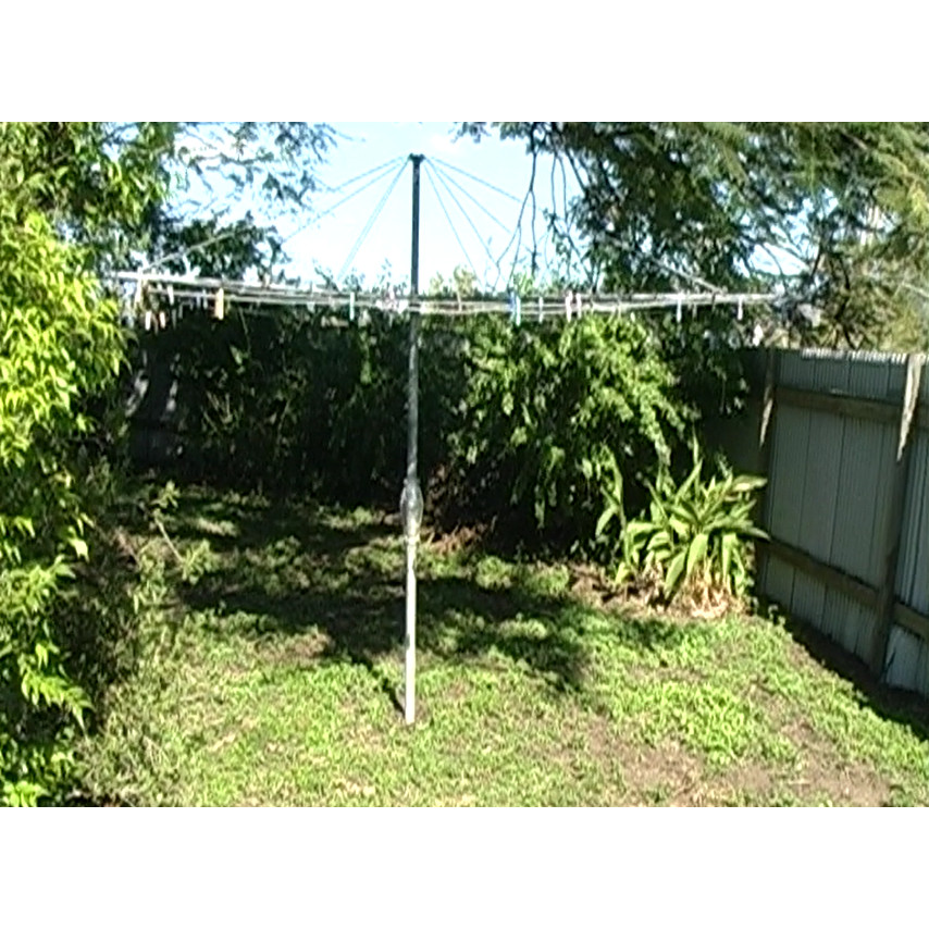 Barbecue, hills hoist