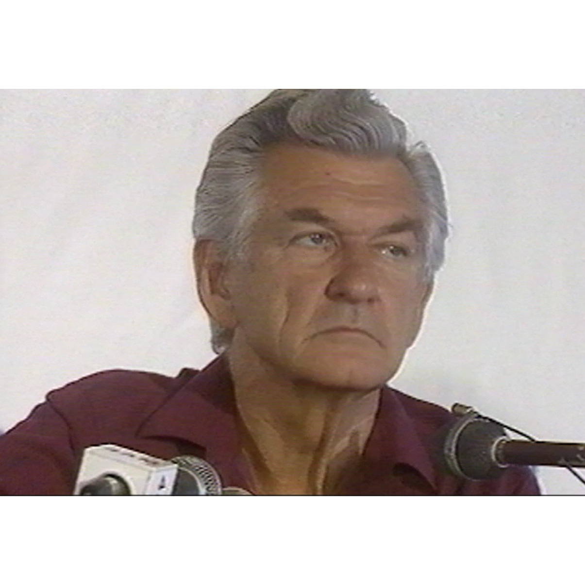 Bob Hawke: television station aggregation