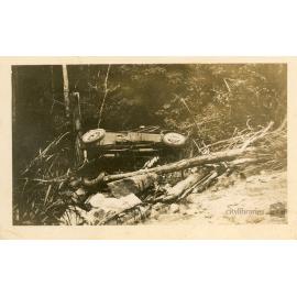 Crashed motor vehicle, Paluma, Townsville, 1938