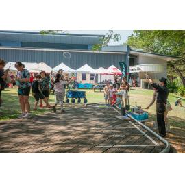 Entertainers create bubbles for kids, Thuringowa Central, Townsville, 30 August 2025
