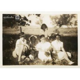 Picnic at Robertson Park, Pallarenda, Townsville, 16 February 1946