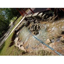 Erosion of riverbank around Gleesons Weir Lookout cause by flood waters, 2019.