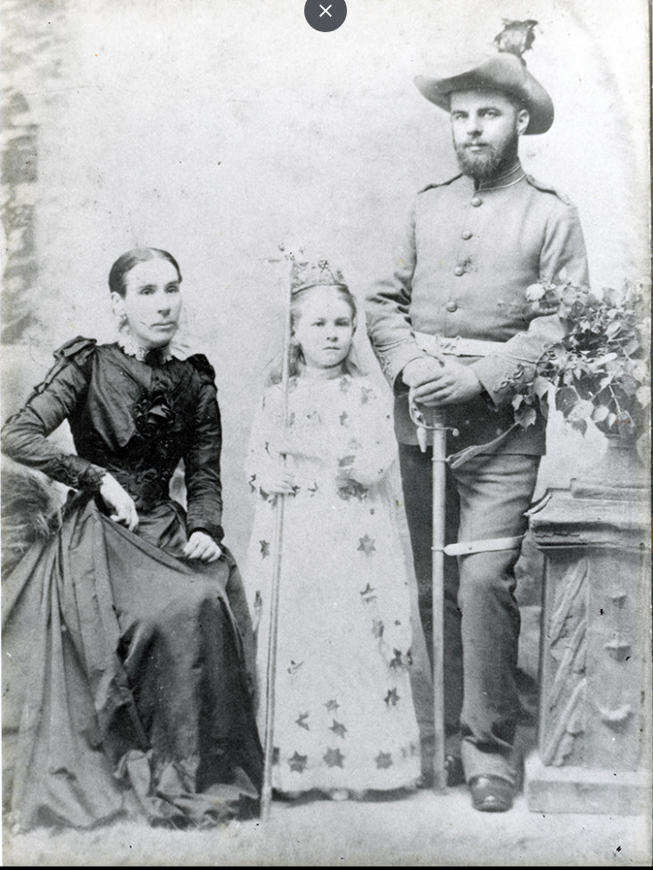 George and Charlotte Caldersmith with their daughter Jeanie
1890
