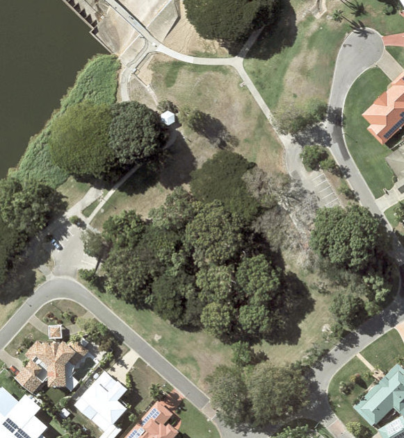 Weir Park, aerial image 2019. 

Notes: Image taken from Townsville Maps Aerial Photography Series